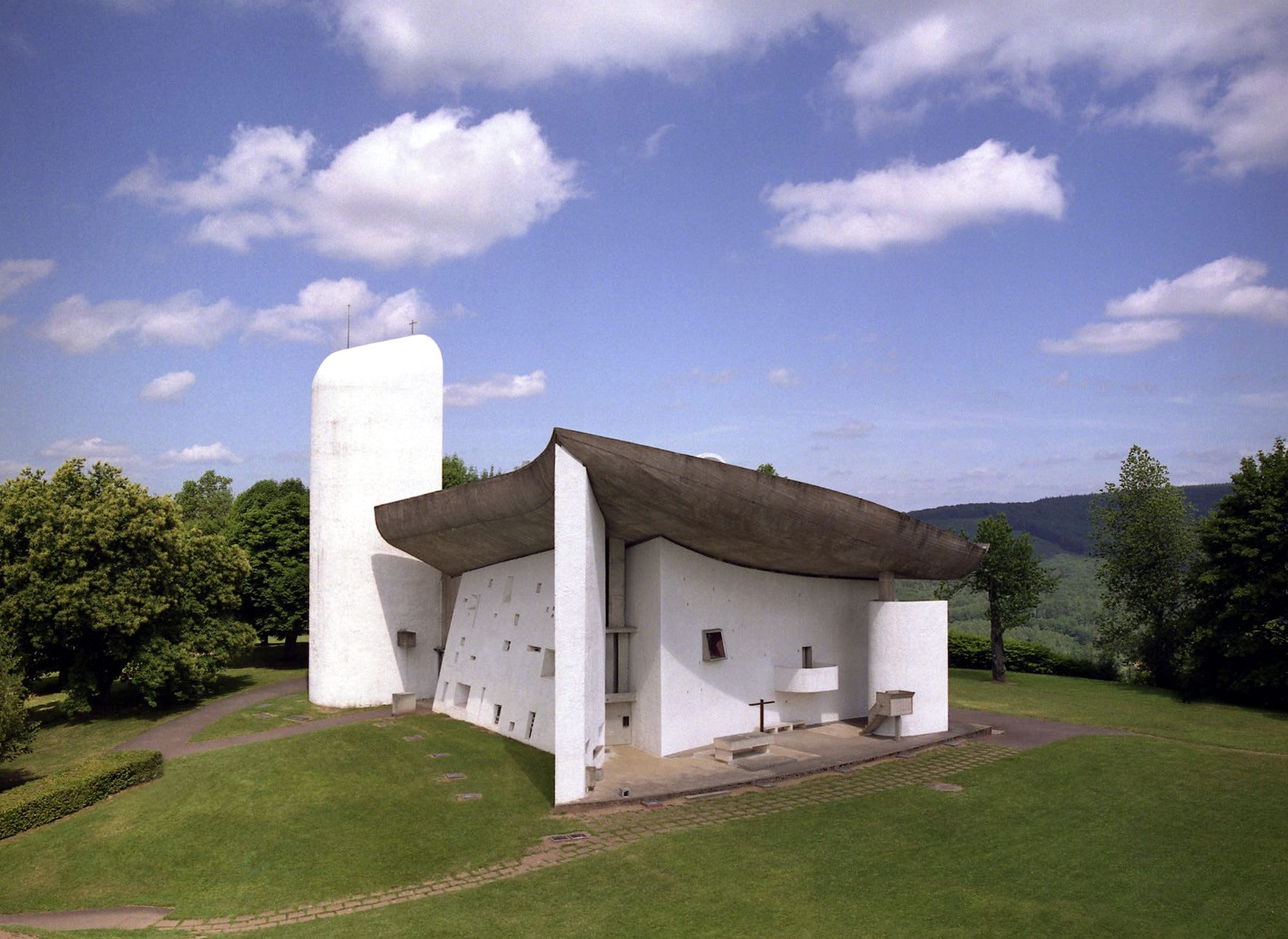 The Architectural Work of Le Corbusier, an Outstanding Contribution to the Modern Movement(2016)