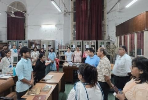 Secretary of Culture Tours the Indian Museum