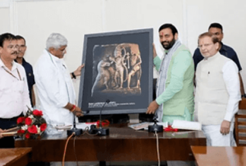 Hon’ble Union Minister of Culture and Tourism, Shri @gssjodhpur visited and explored the Iconic Site of #Rakhigarhi in Hisar district of Haryana, which is one of the largest and most significant urban settlements of the #HarappanCivilization.